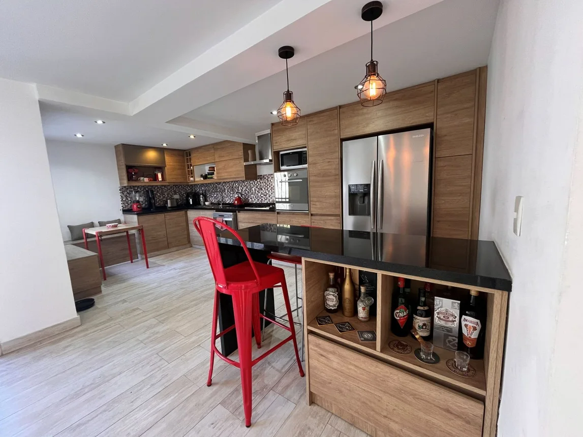 Casa de 4 ambientes en venta en Villa Luzuriaga, Buchardo 2800