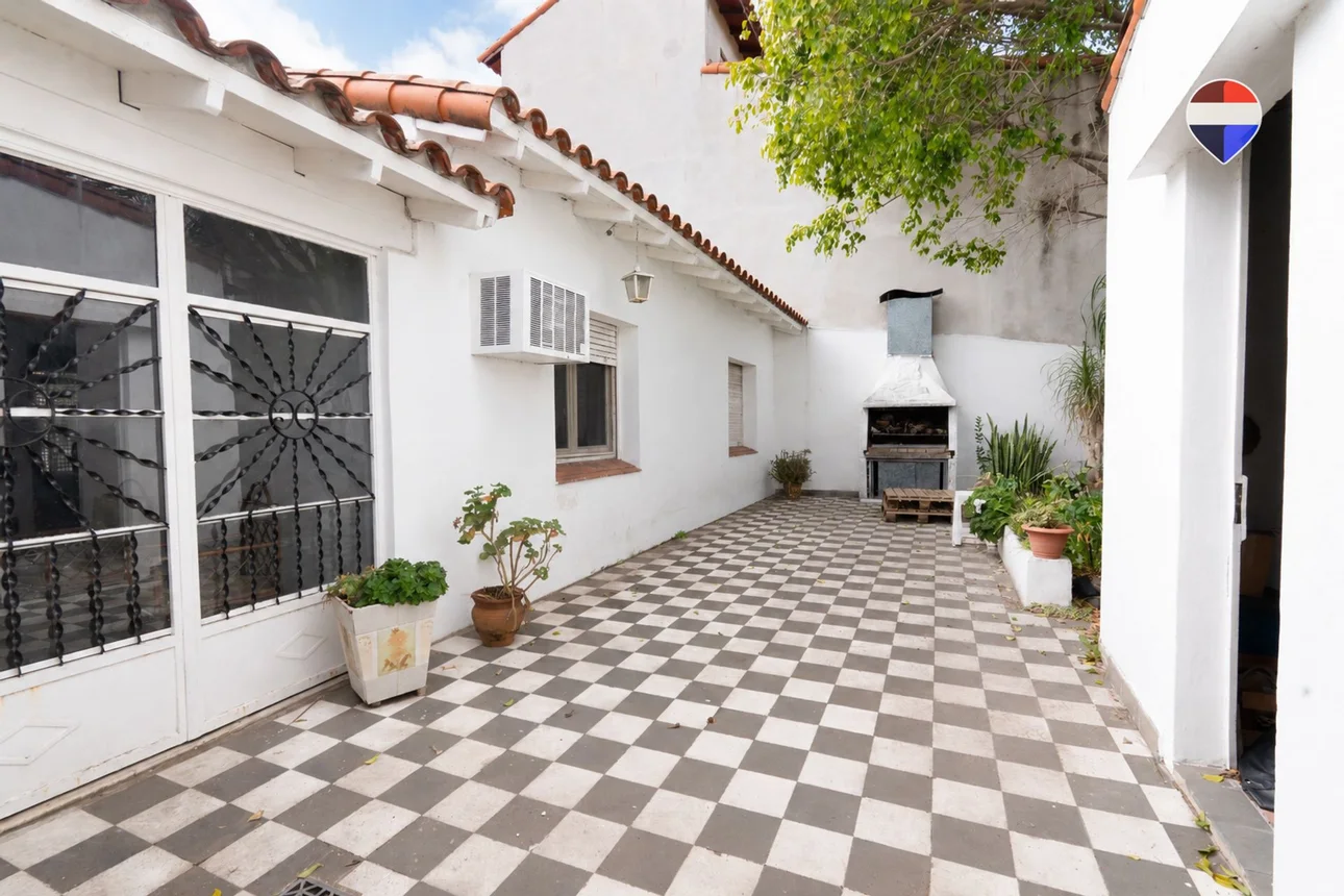 Casa de 4 ambientes en venta en Banfield, Boulogne Sur Mer 2100, foto 2