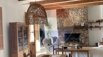 Casa centrica en muy buen estado.