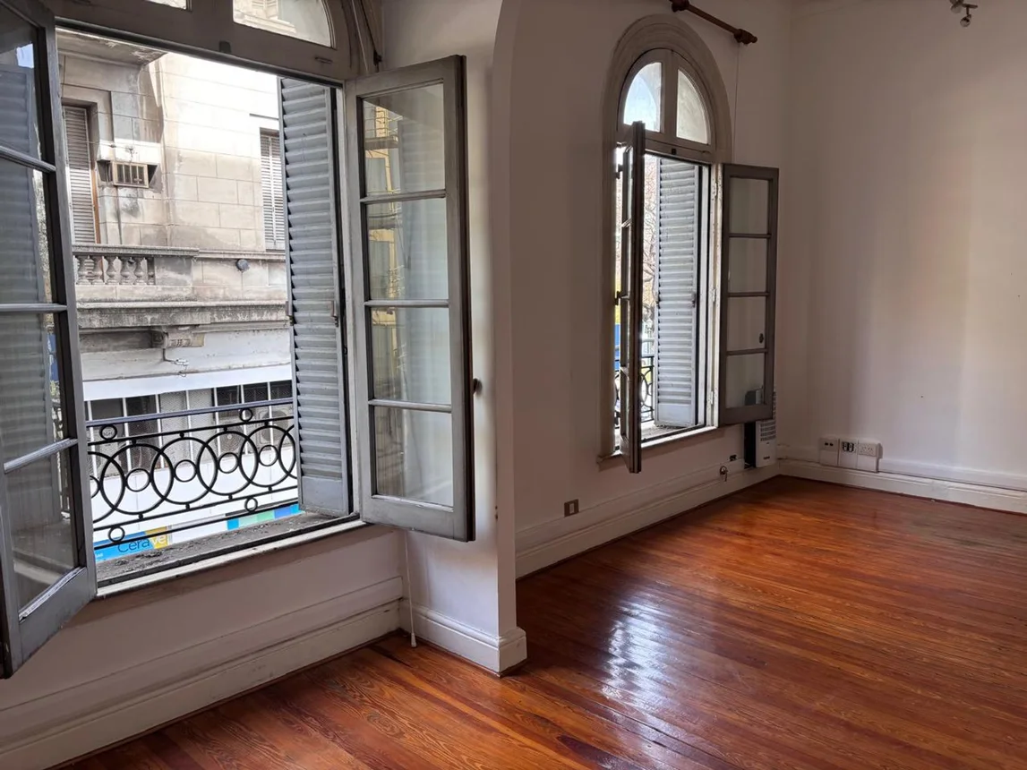 Departamento de 5 ambientes en venta en Monserrat, Bernardo de Irigoyen 0