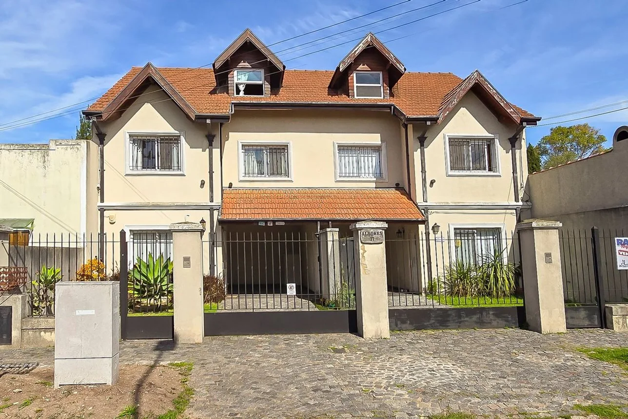 Casa tríplex en venta en Adrogué, foto 3