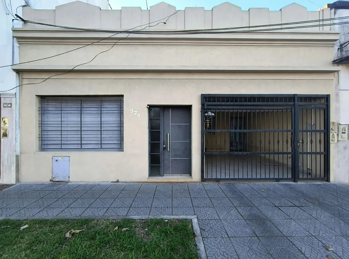 Casa de 4 ambientes en venta en Quilmes, Catamarca 900
