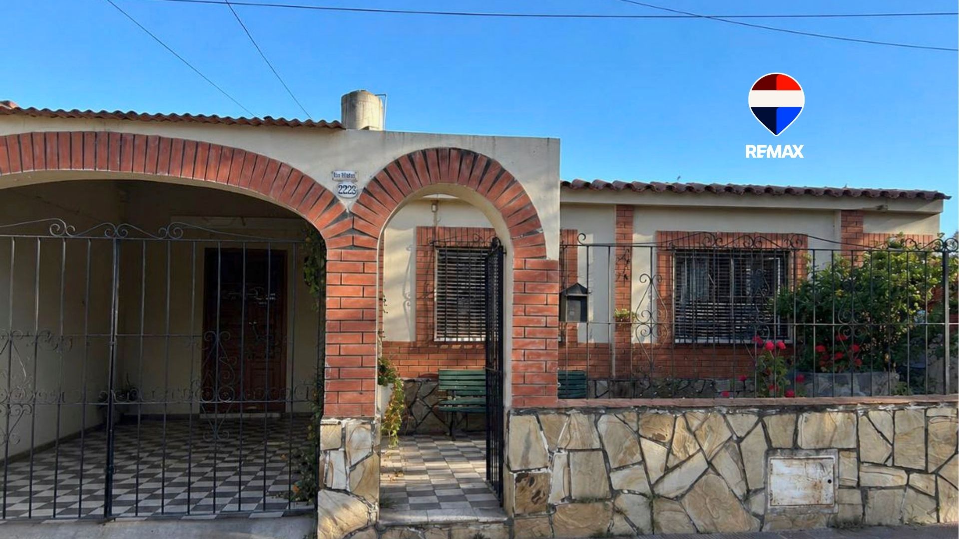 CASA EN VENTA O PERMUTA AV. SAN MARTIN AL 2200 - foto 1