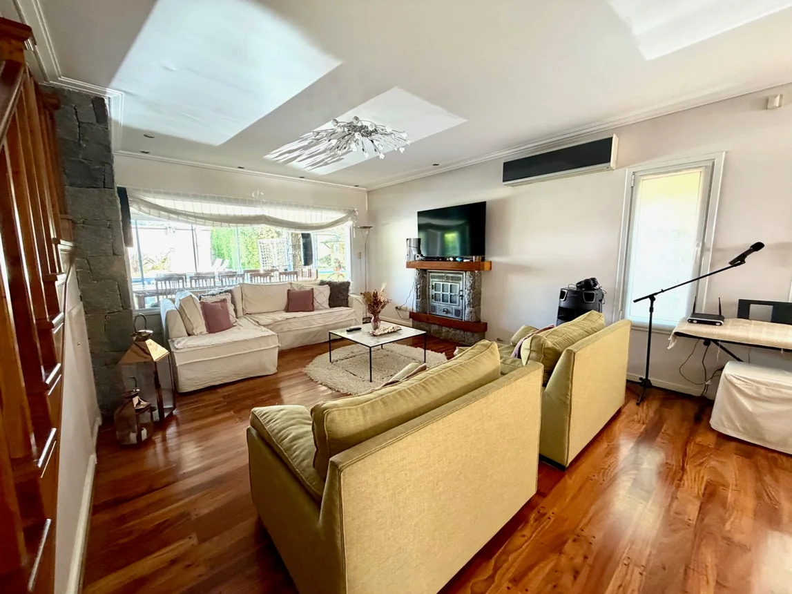 Casa de 4 ambientes en venta en Quilmes, Cevallos 1000