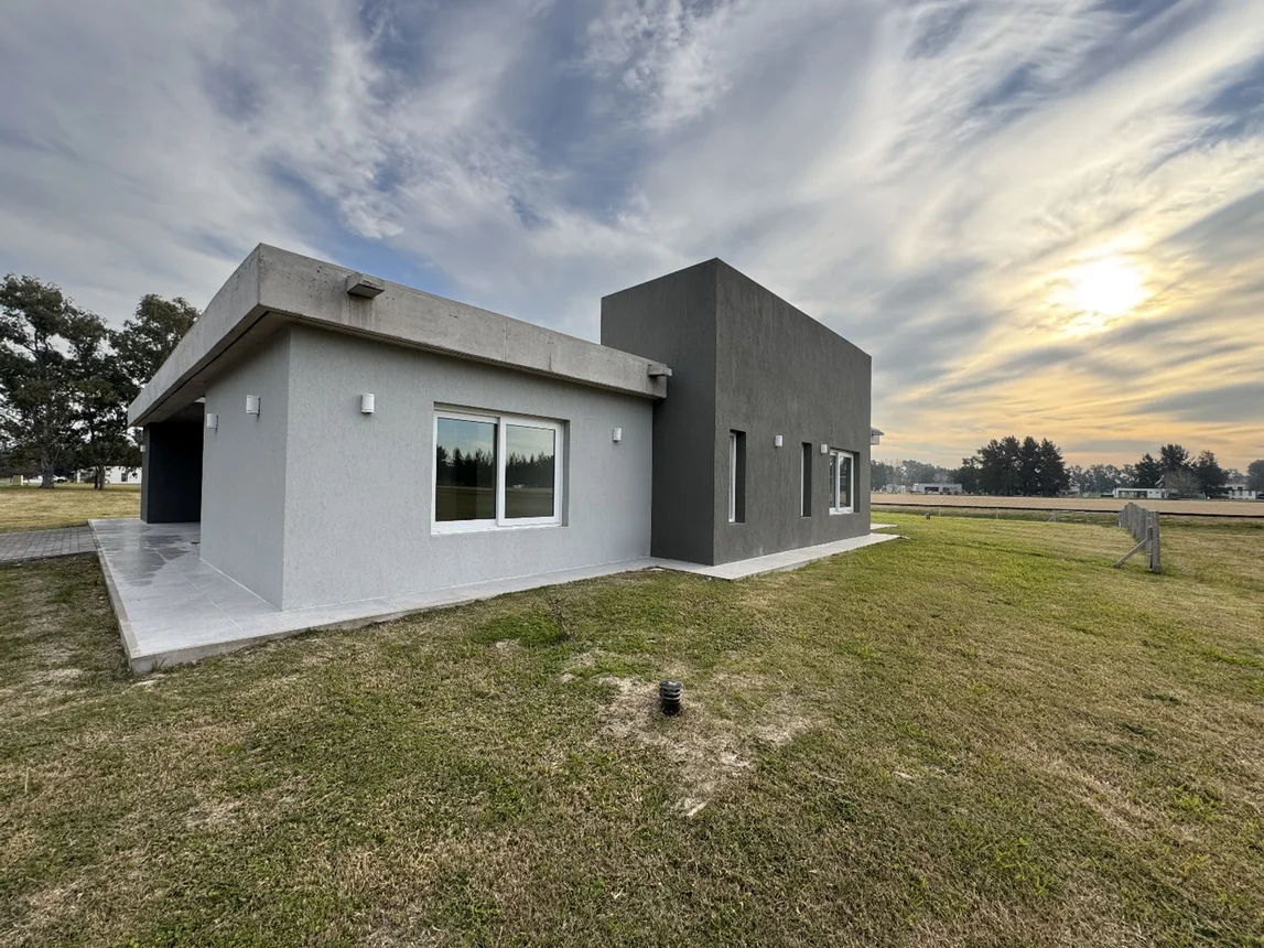 Casa en venta en La Plata, foto 2
