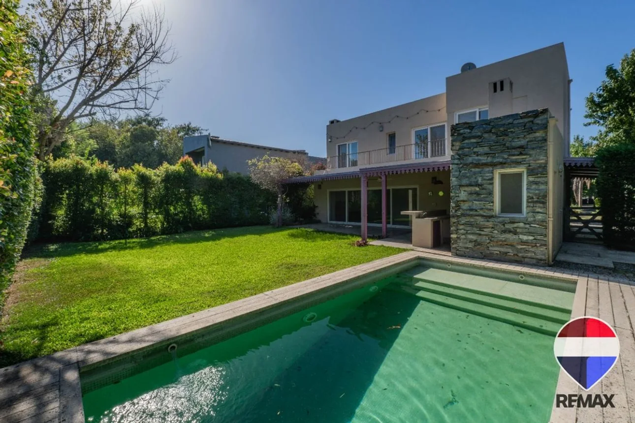 Casa de 4 ambientes en venta en Benavídez, Avenida Benavídez 400