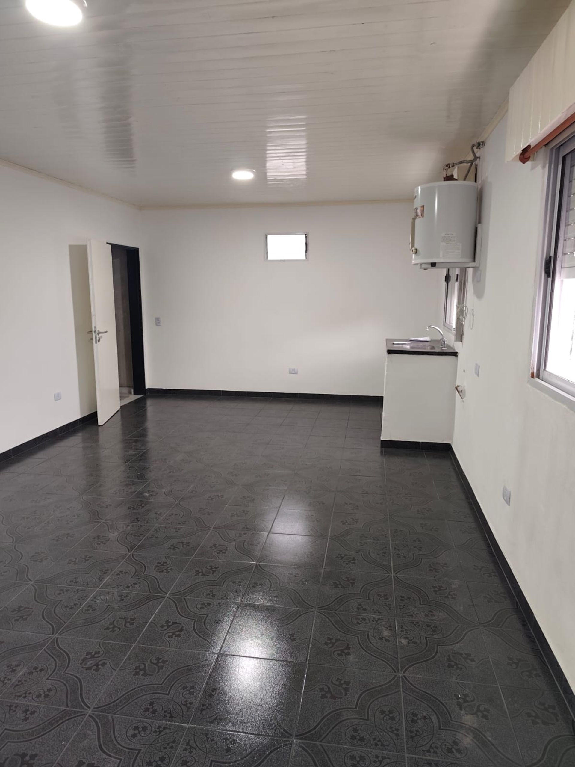 ALQUILER MONOAMBIENTE UBICADO EN AV. LA PALOMA
