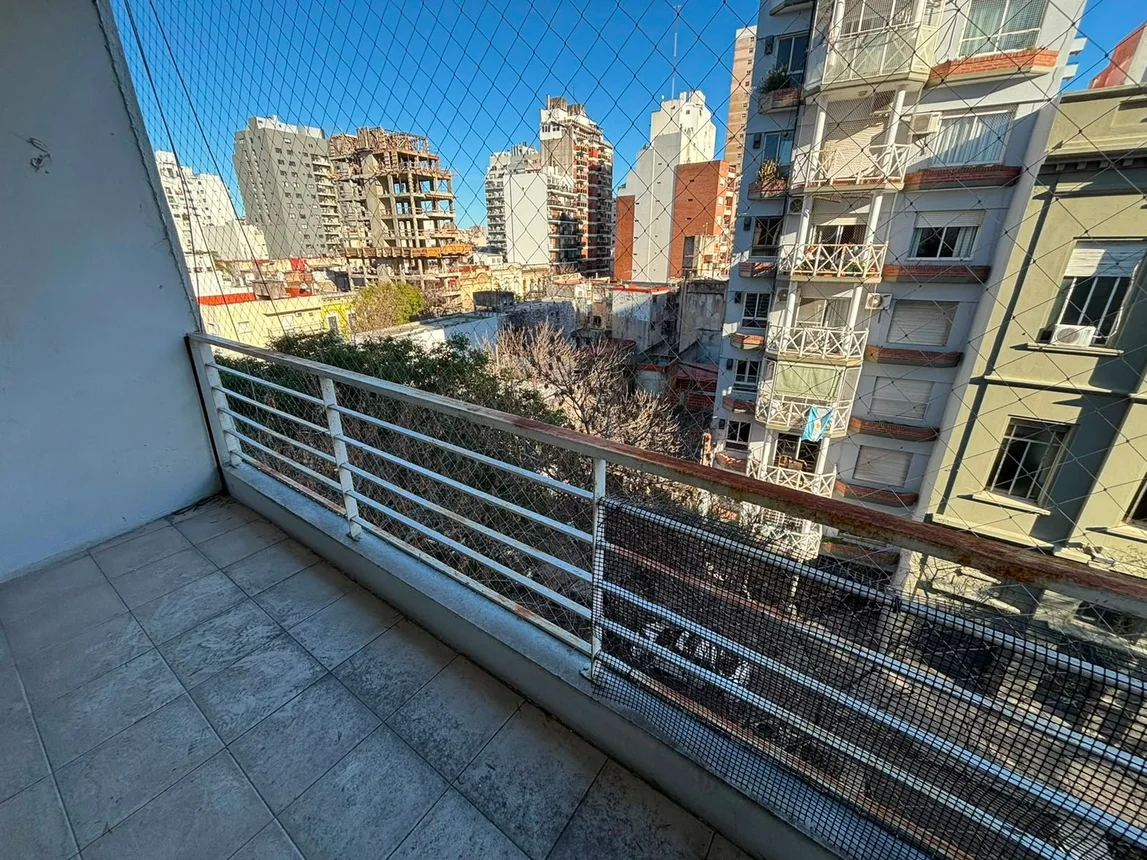 Venta - ambiente amplio c/balcon luminoso-almagro, foto 1