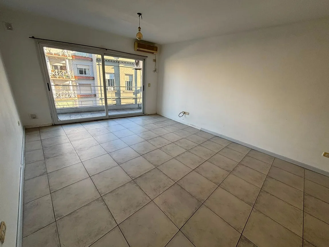 Venta - ambiente amplio c/balcon luminoso-almagro, foto 4