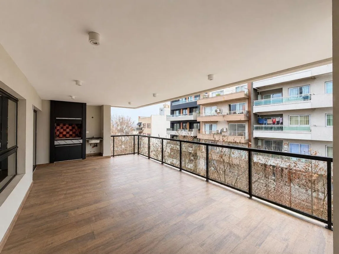 Semipiso de 3 ambientes en venta en Mataderos, Miralla 1000
