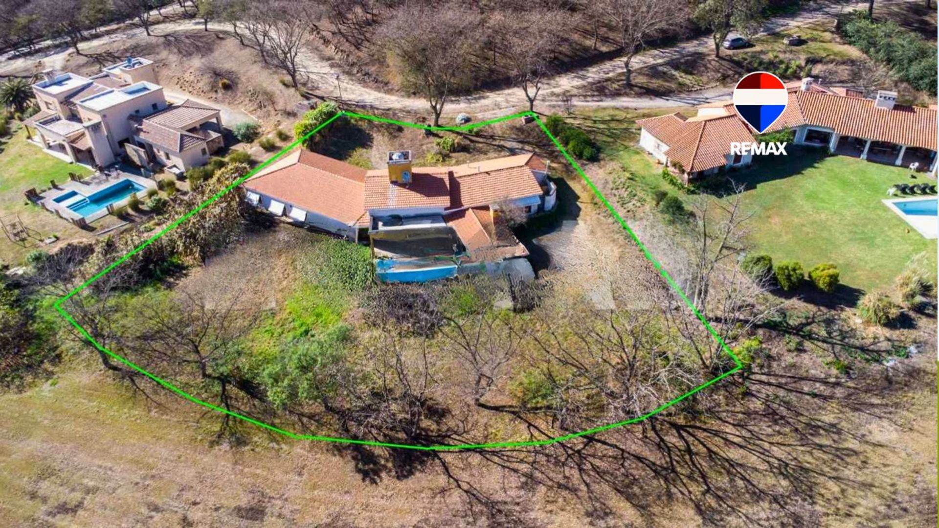 VENTA CASA CON PILETA VALLE ESCONDIDO 4 DORM - foto 1