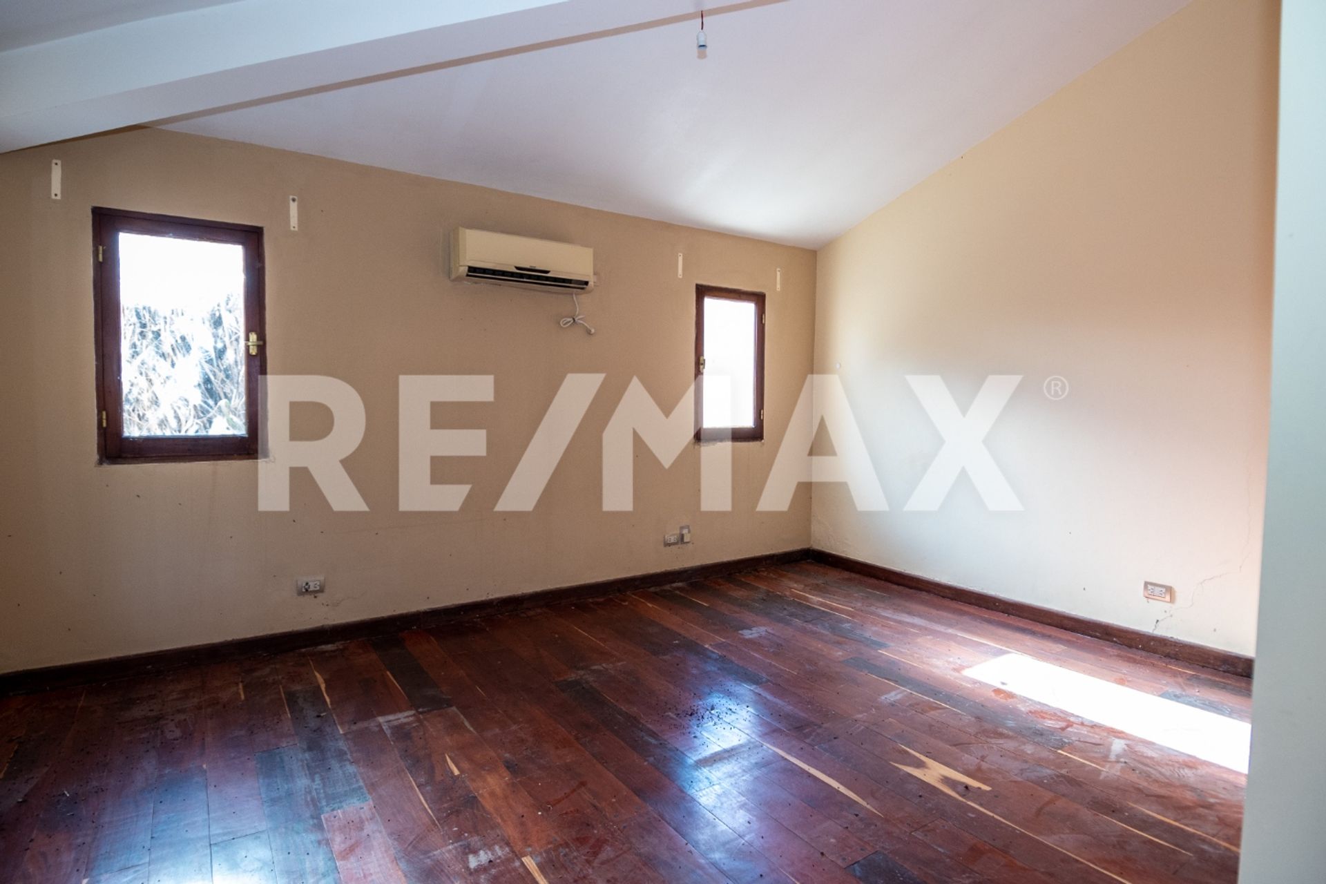 CASA EN VENTA VALLE ESCONDIDO 4 DORMITORIOS - foto 6