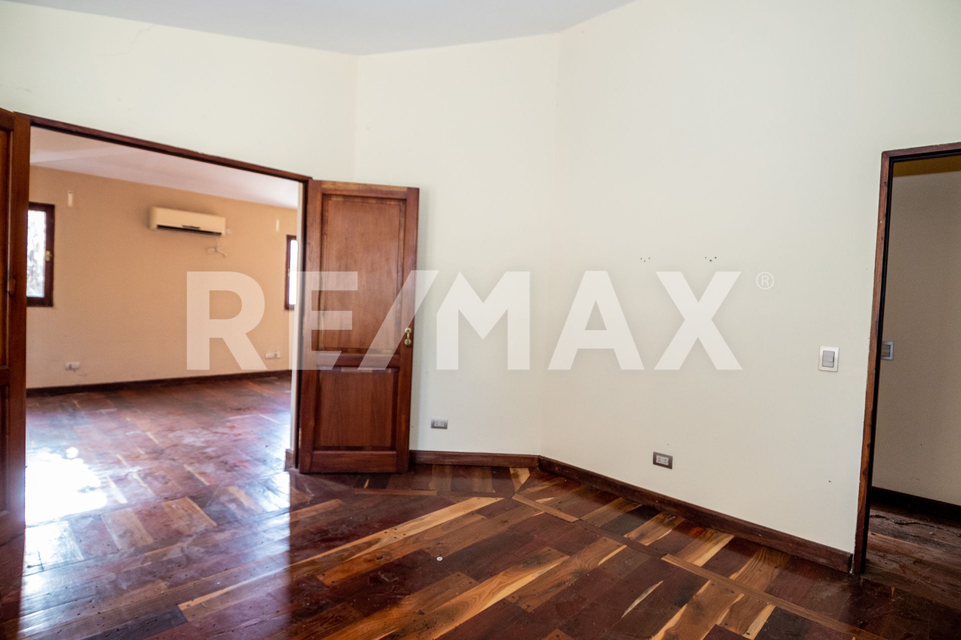 CASA EN VENTA VALLE ESCONDIDO 4 DORMITORIOS - foto 4
