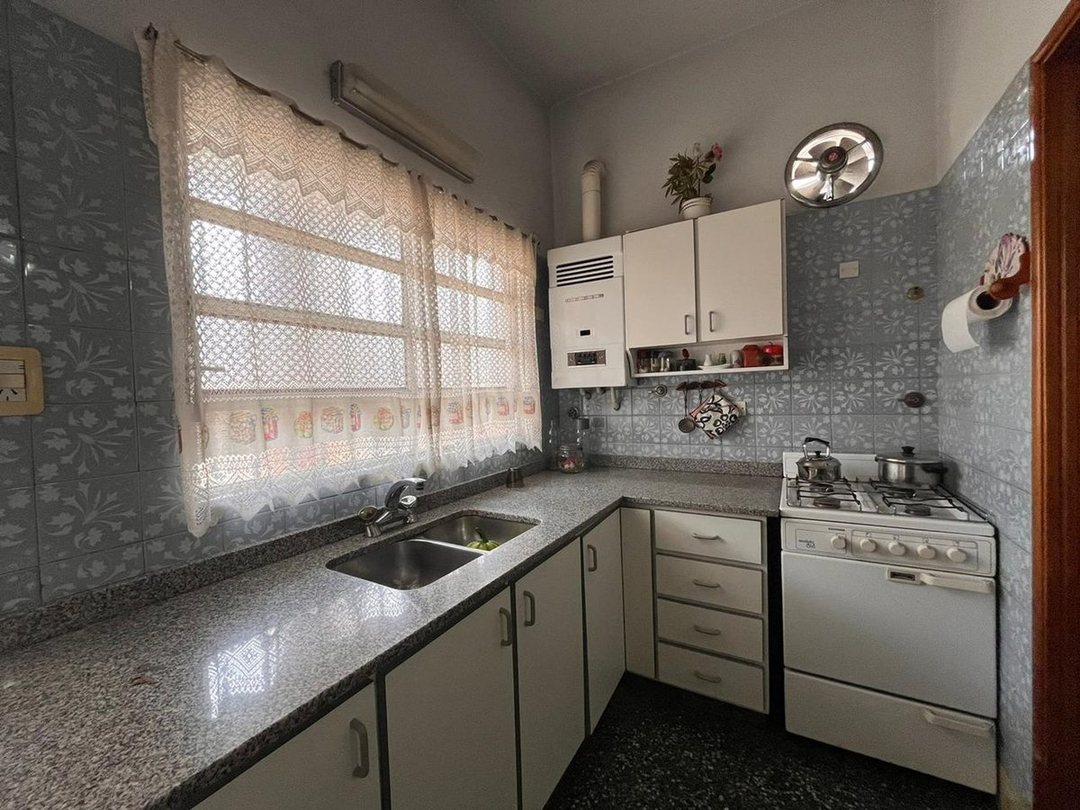 VENTA CASA EN BLOQUE-SE ESCUCHAN OFERTAS