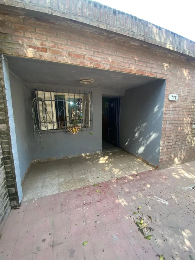 Venta casa más depto en barrio mariano fragueiro, foto 1
