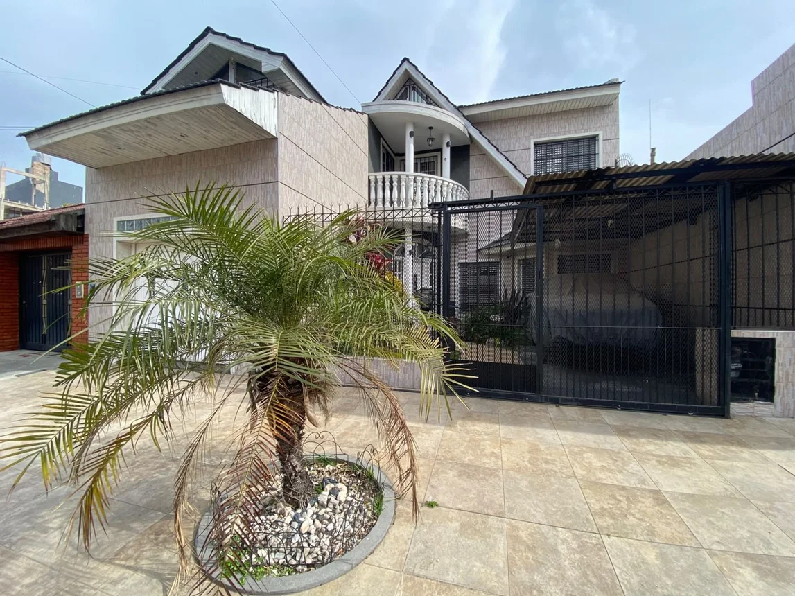 Casa de 4 ambientes en venta en San Justo, Brasil 3200