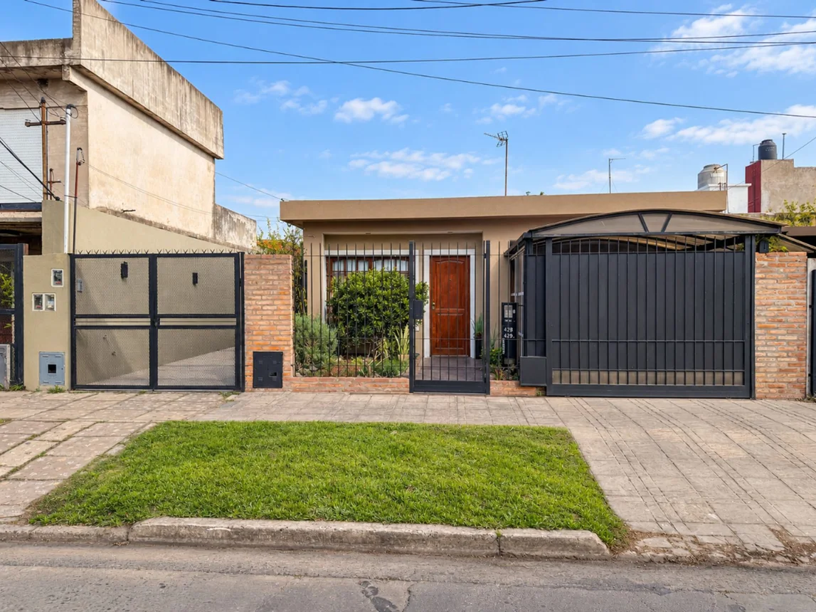 PH de 2 ambientes en venta en Villa Tesei, Guillermo Roentgen 400
