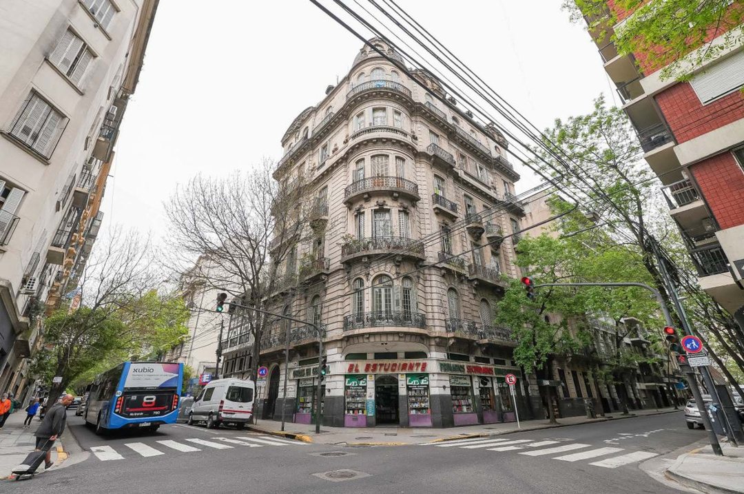 HOTEL EN VENTA – 2° PISO CON ASCENSOR – BALVANERA