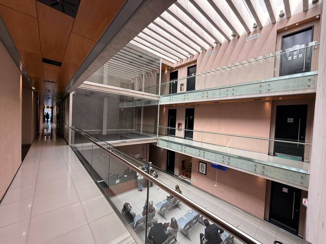 OFICINA - CONSULTORIO EN VENTA , PILAR CON COCHERA