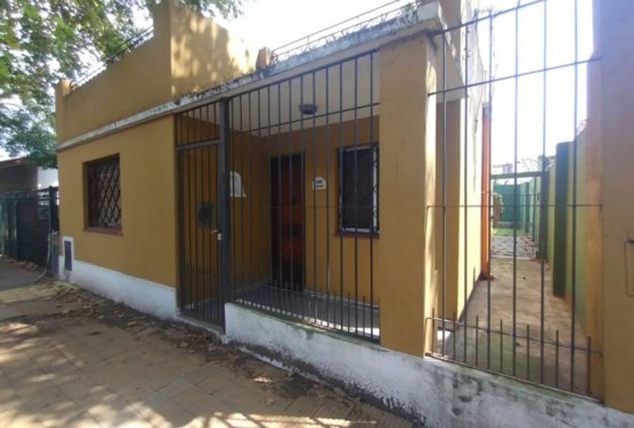 Casa de 3 ambientes en venta en Temperley, Perito Moreno 100
