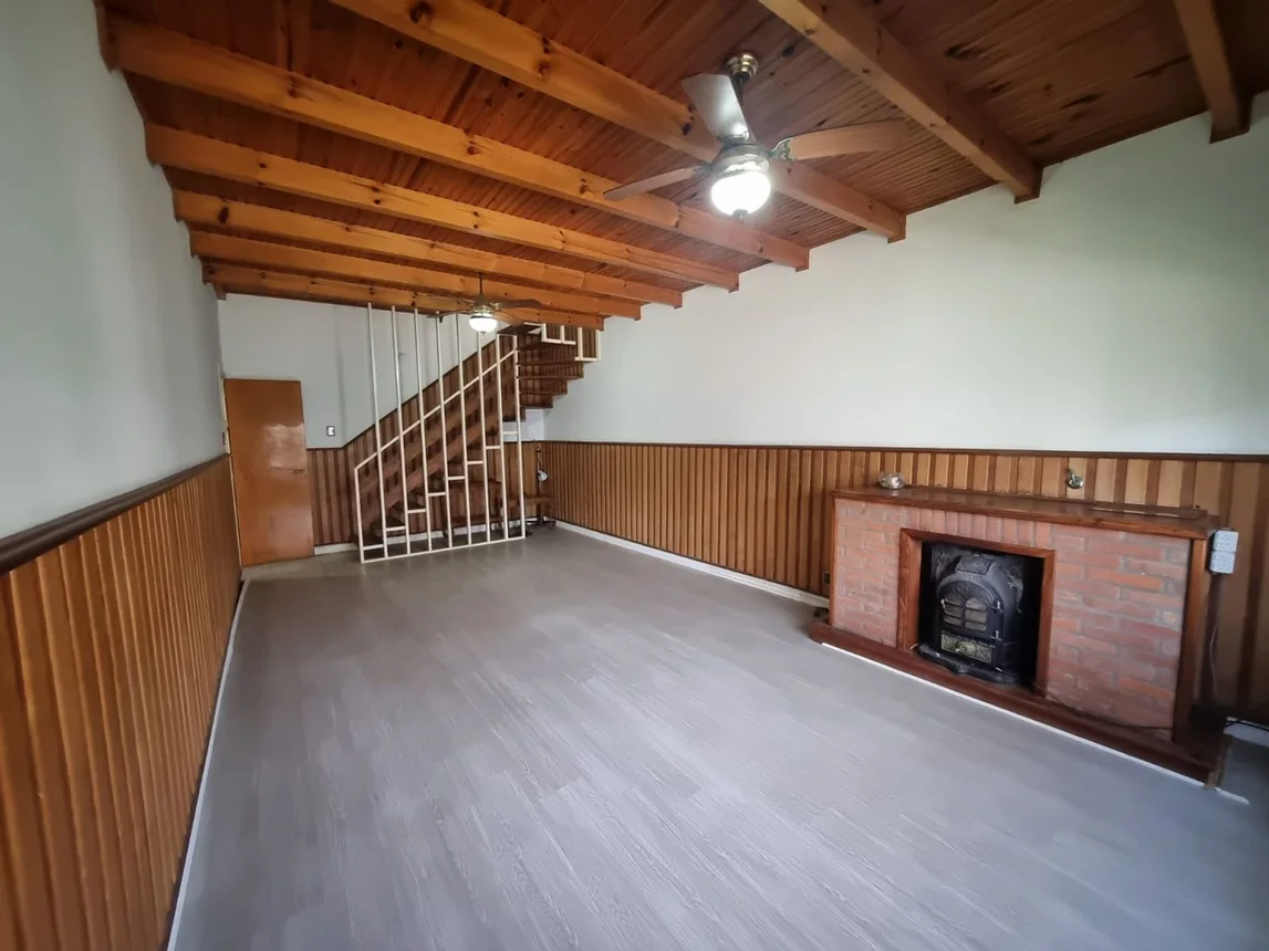 Casa de 8 ambientes en venta en Adrogué, Uriburo 400, foto 2