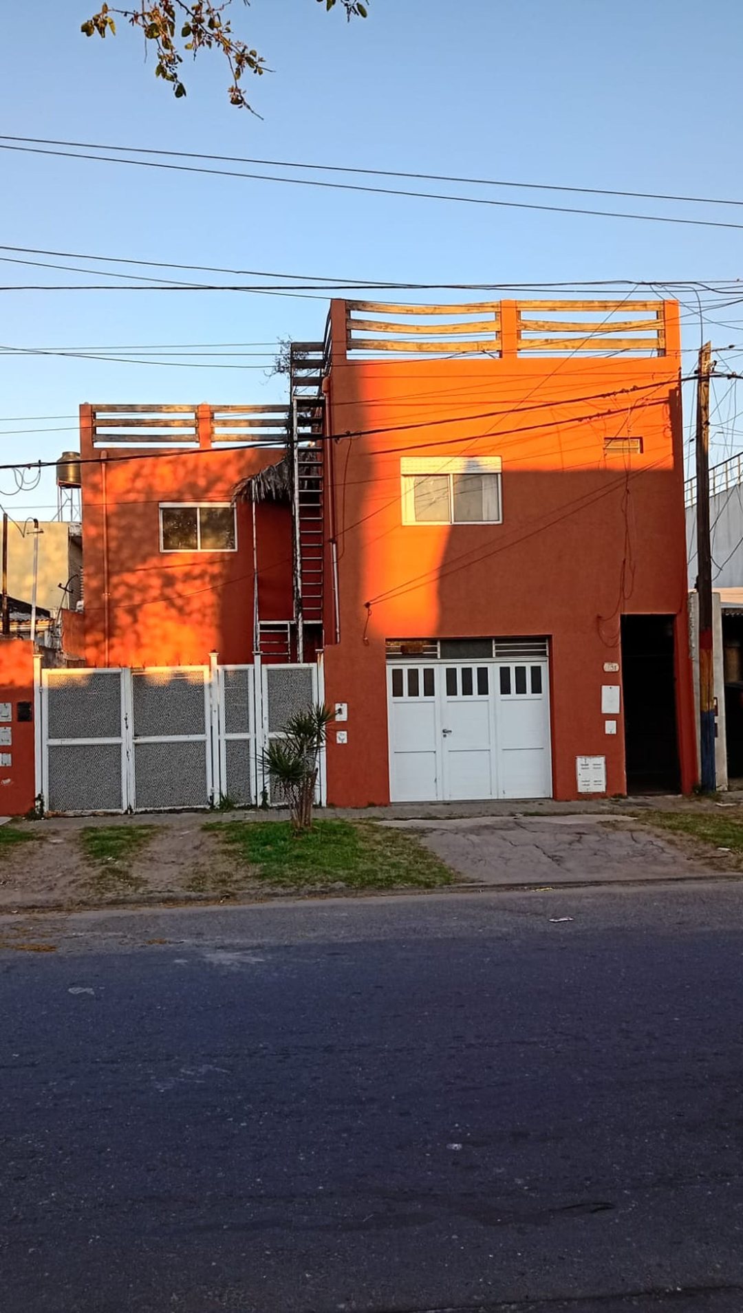 CASA EN VENTA 3 DORMITORIOS C/TERRAZA
