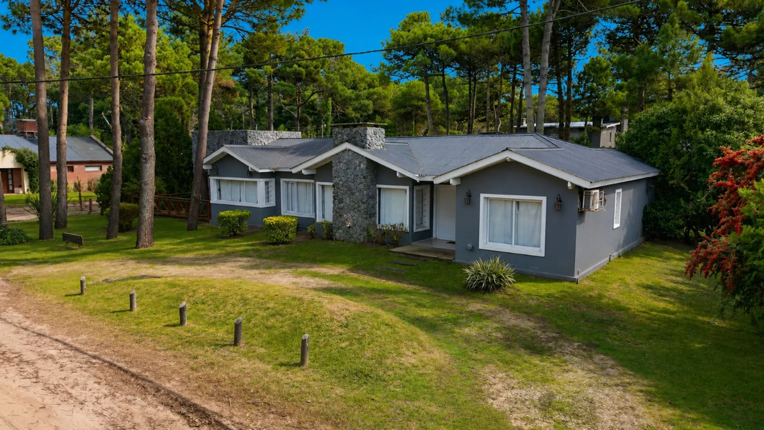 Casa de 5 ambientes en venta en Pinamar, Betbeder y Esparza 1400