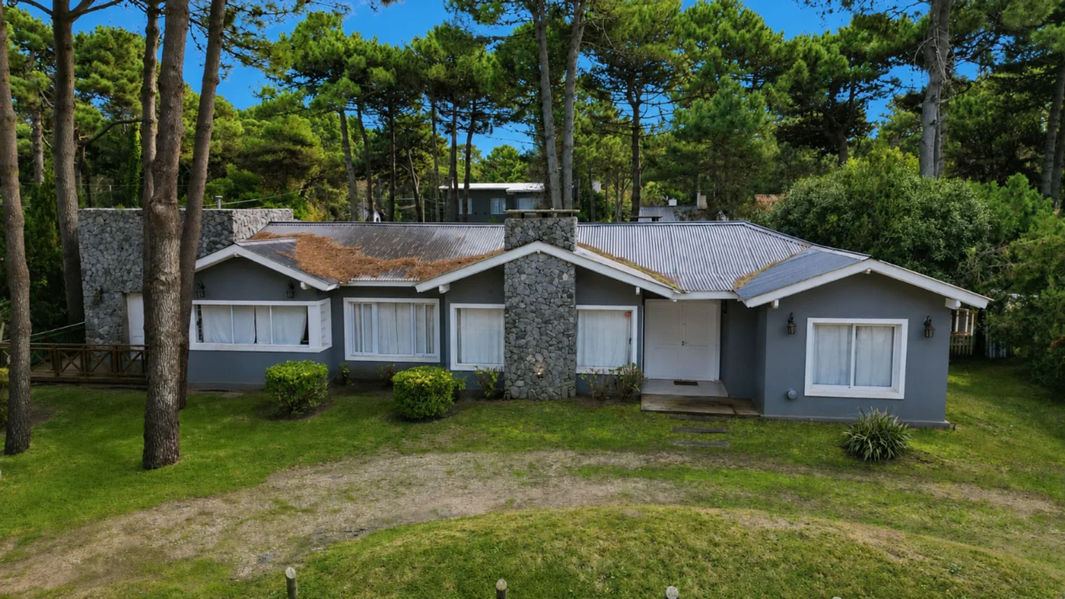 Casa de 5 ambientes en venta en Pinamar, Betbeder y Esparza 1400, foto 2