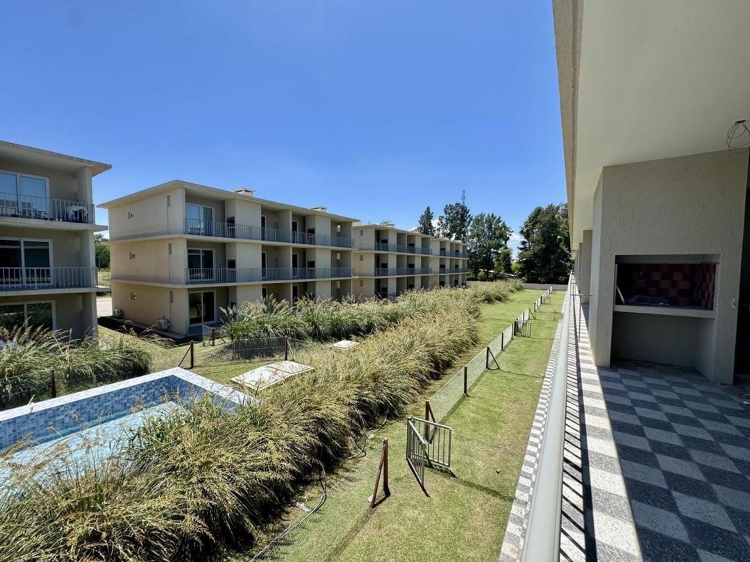 DEPTO VENTA COCHERA BALCÓN  PARRILLA PILAR CHIC