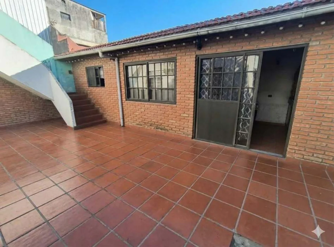 Casa de 4 ambientes en venta en Sarandí, Cucha Cucha 300, foto 3