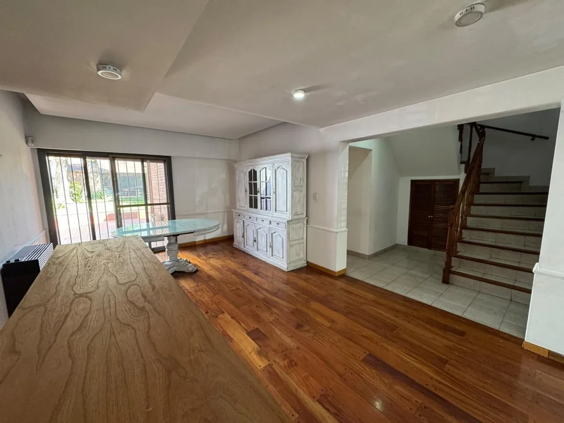Casa de 5 ambientes en venta en Caseros, Valentín Gómez 4600, foto 4