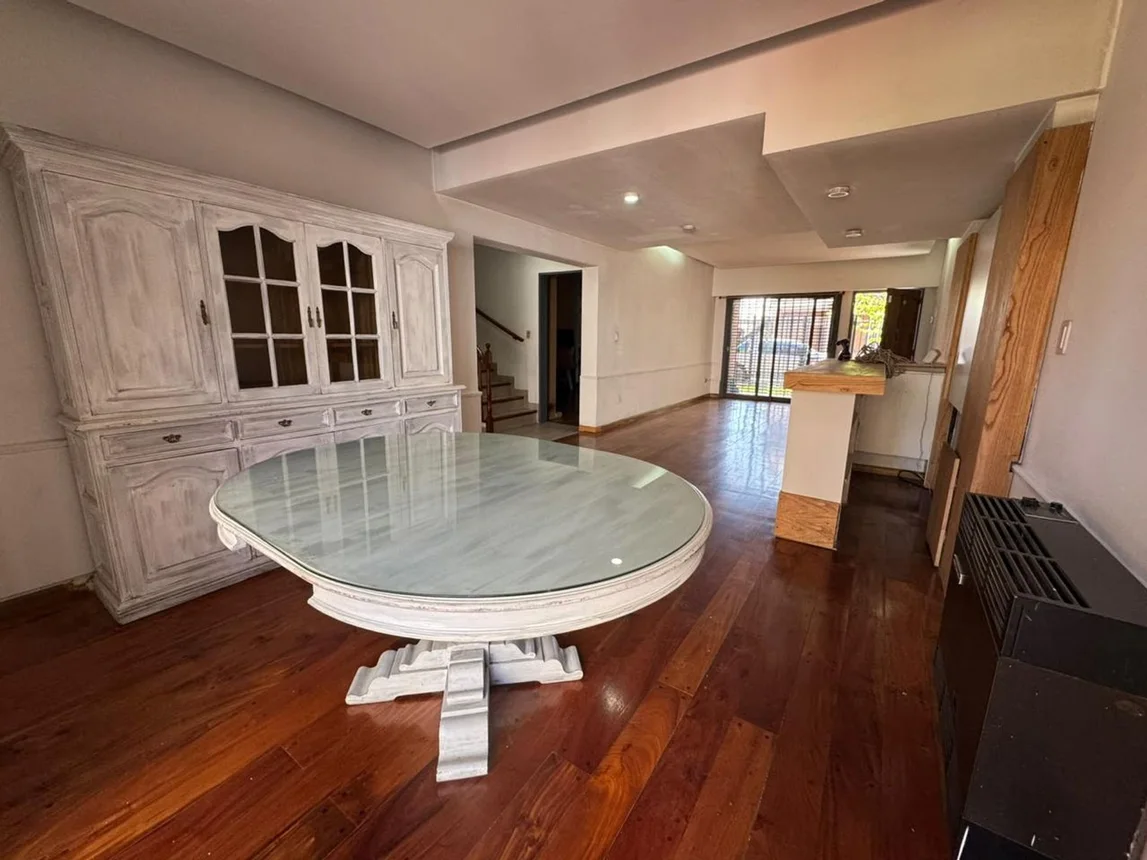 Casa de 5 ambientes en venta en Caseros, Valentín Gómez 4600, foto 2