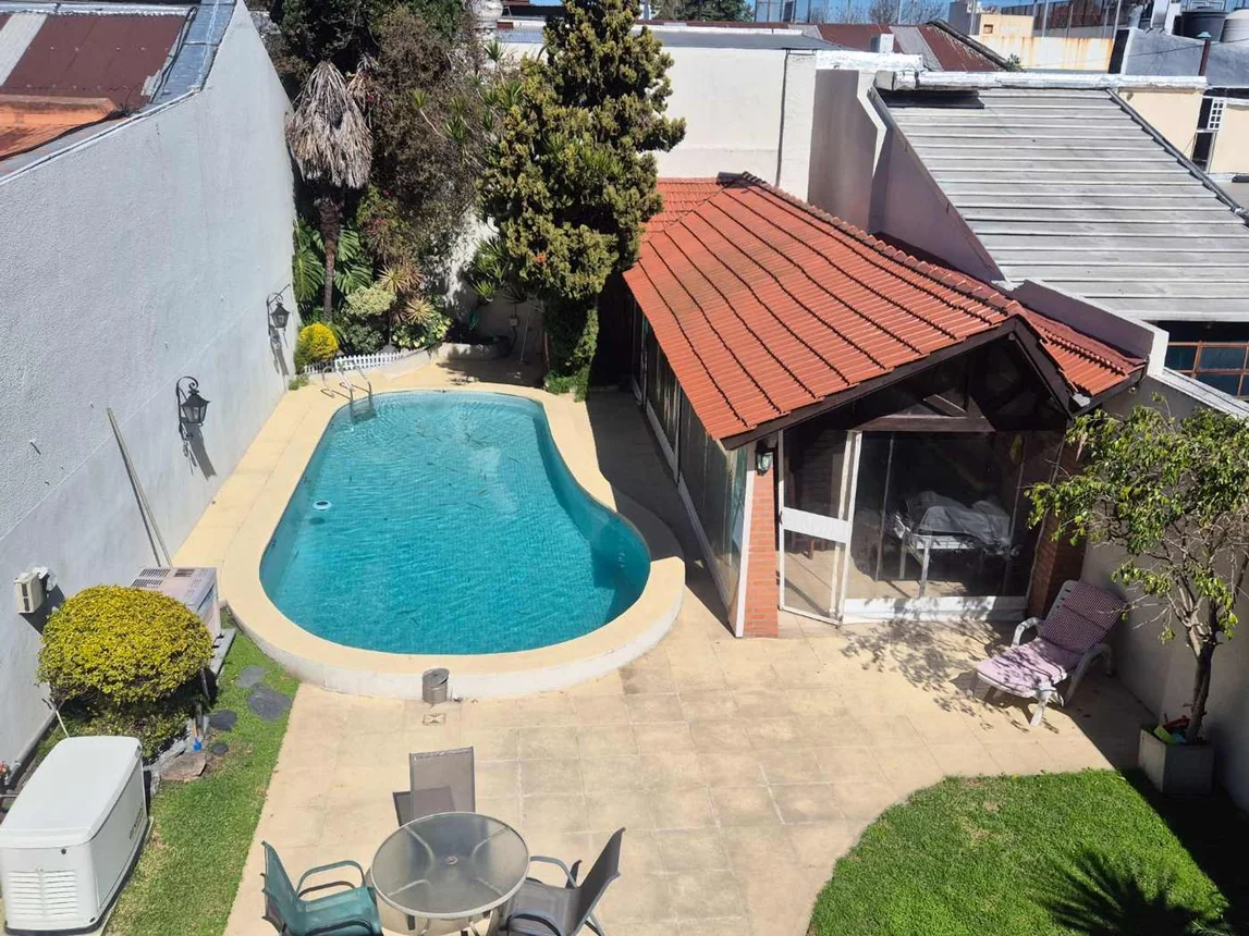 Casa de 7 ambientes en venta en Parque Chacabuco, Tejedor 500