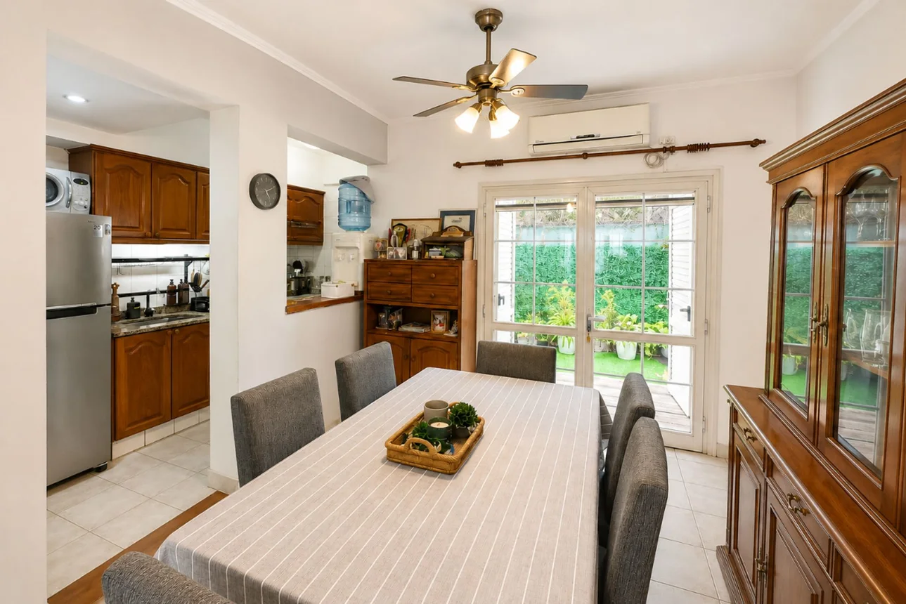 Casa tríplex en venta en Adrogué, foto 2