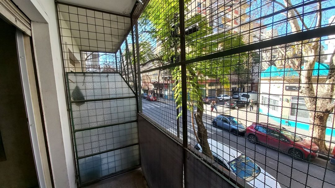 Venta dpto 3 amb c/balcon Bolivia y Yerbal, Flores