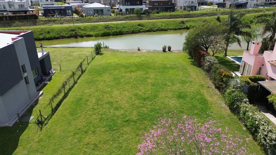 Lote Canton Golf, orientacion norte, costa lago