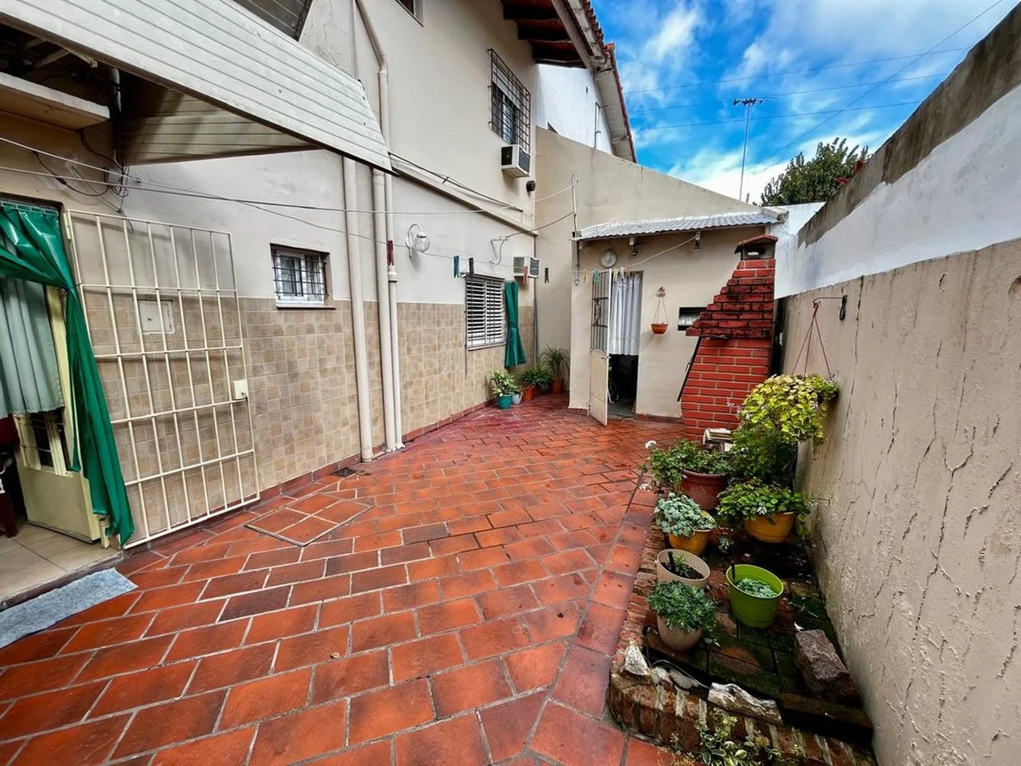 Casa de 4 ambientes en venta en Don Bosco, Avenida Caseros 2100, foto 2