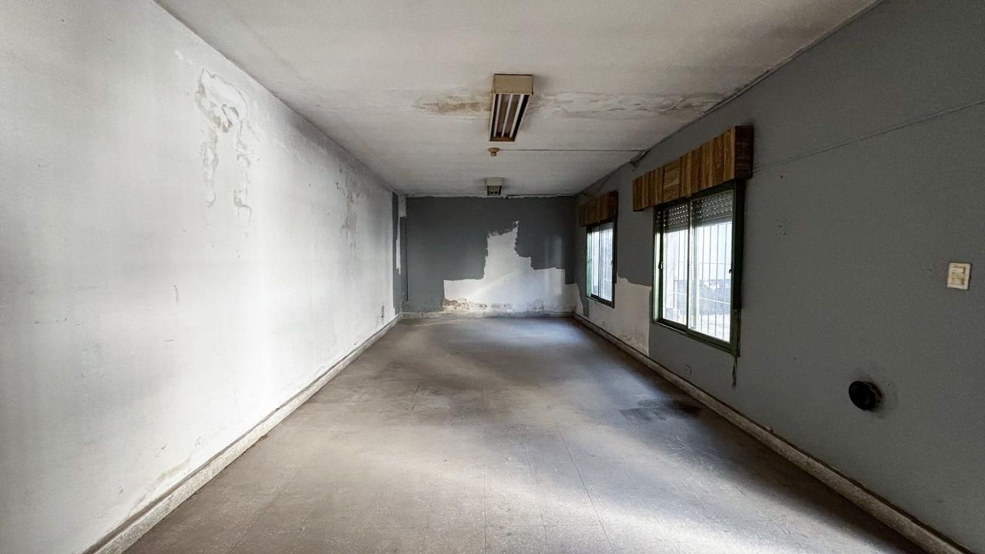 Foto 5 — VENTA GALPON CON LOCAL Y OFICINAS - MERLO
