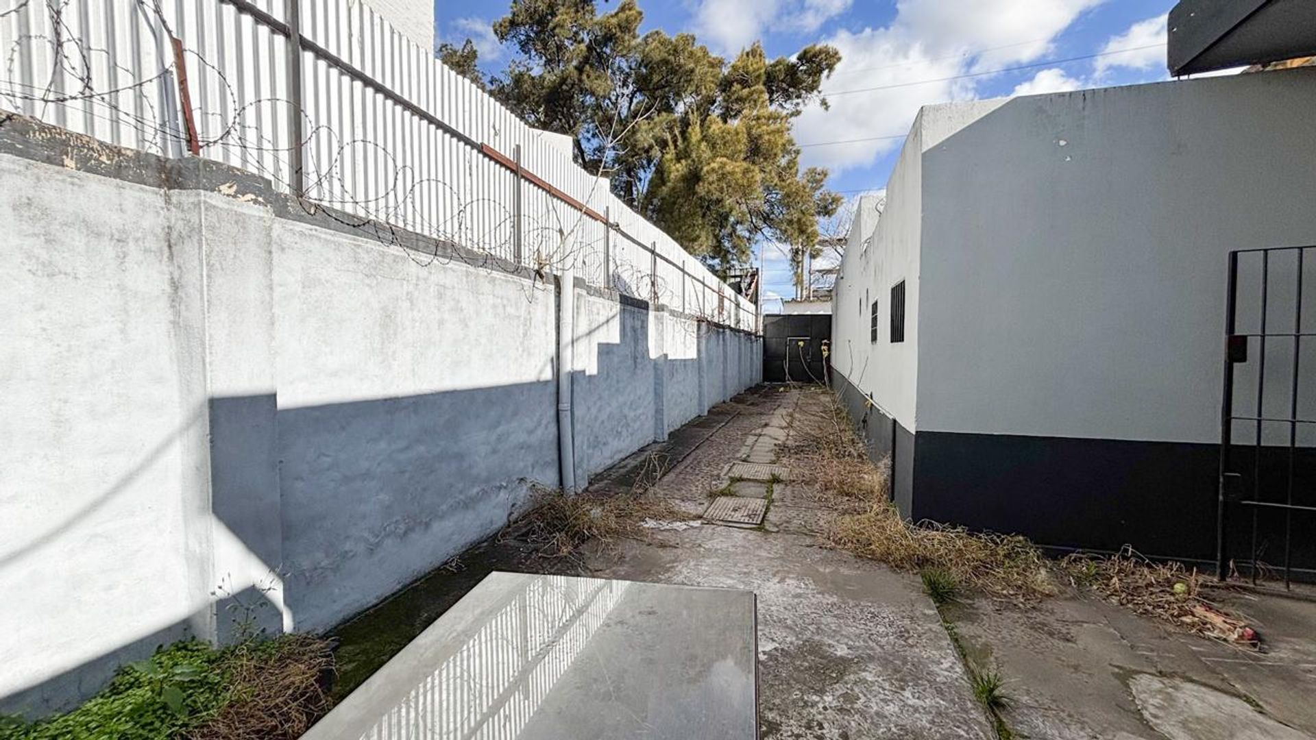 Foto 10 — VENTA GALPON CON LOCAL Y OFICINAS - MERLO