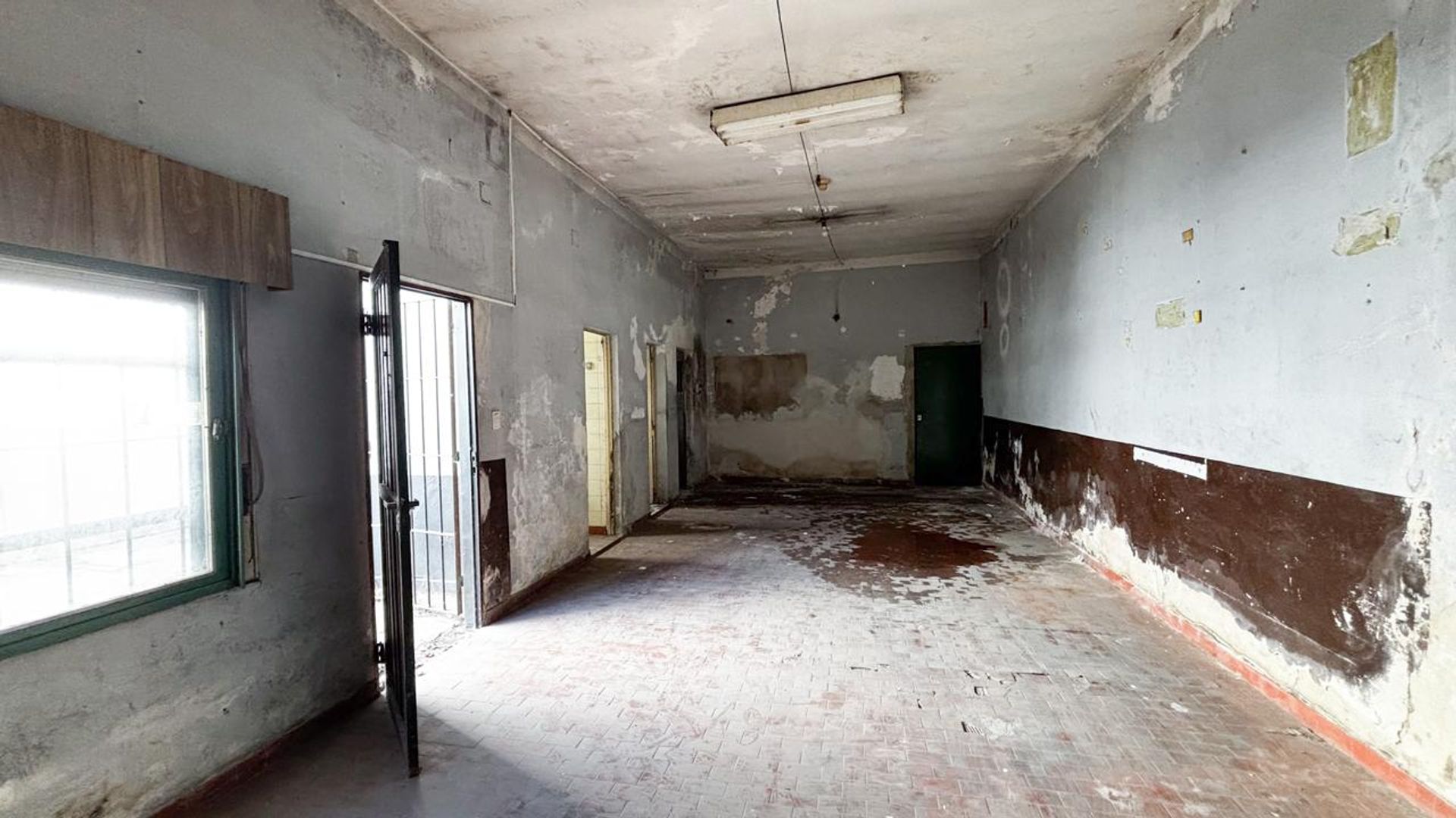 Foto 7 — VENTA GALPON CON LOCAL Y OFICINAS - MERLO