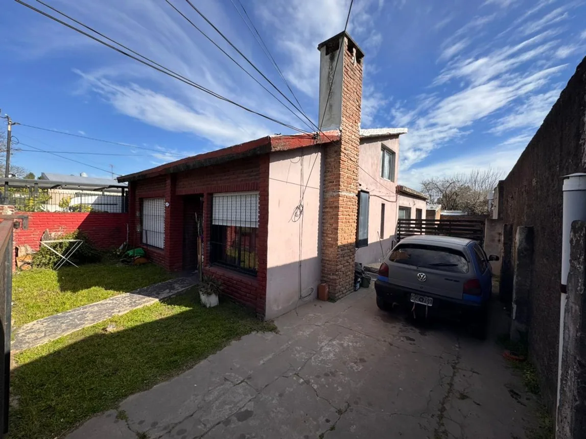 Casa de 3 ambientes en venta en Longchamps, Vallejos 3600