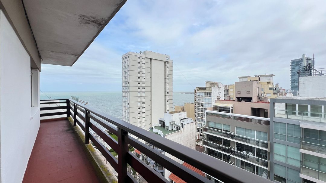 VENTA DEPTO. 3 AMBIENTES VISTA AL MAR C/COCHERA