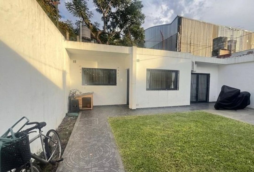 VENTA CASA 2 AMBIENTES EN RAMOS MEJIA CON PATIO