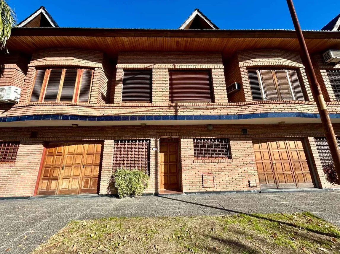 Casa tríplex en venta en Ramos Mejía