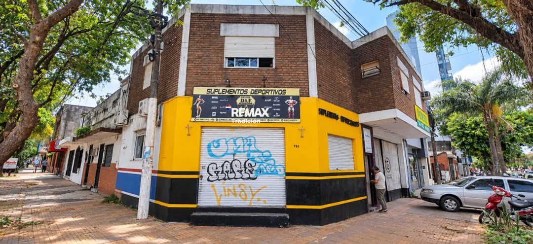 VENTA DEPARTAMENTO Y COCHERA CON LOC COMERCIALES