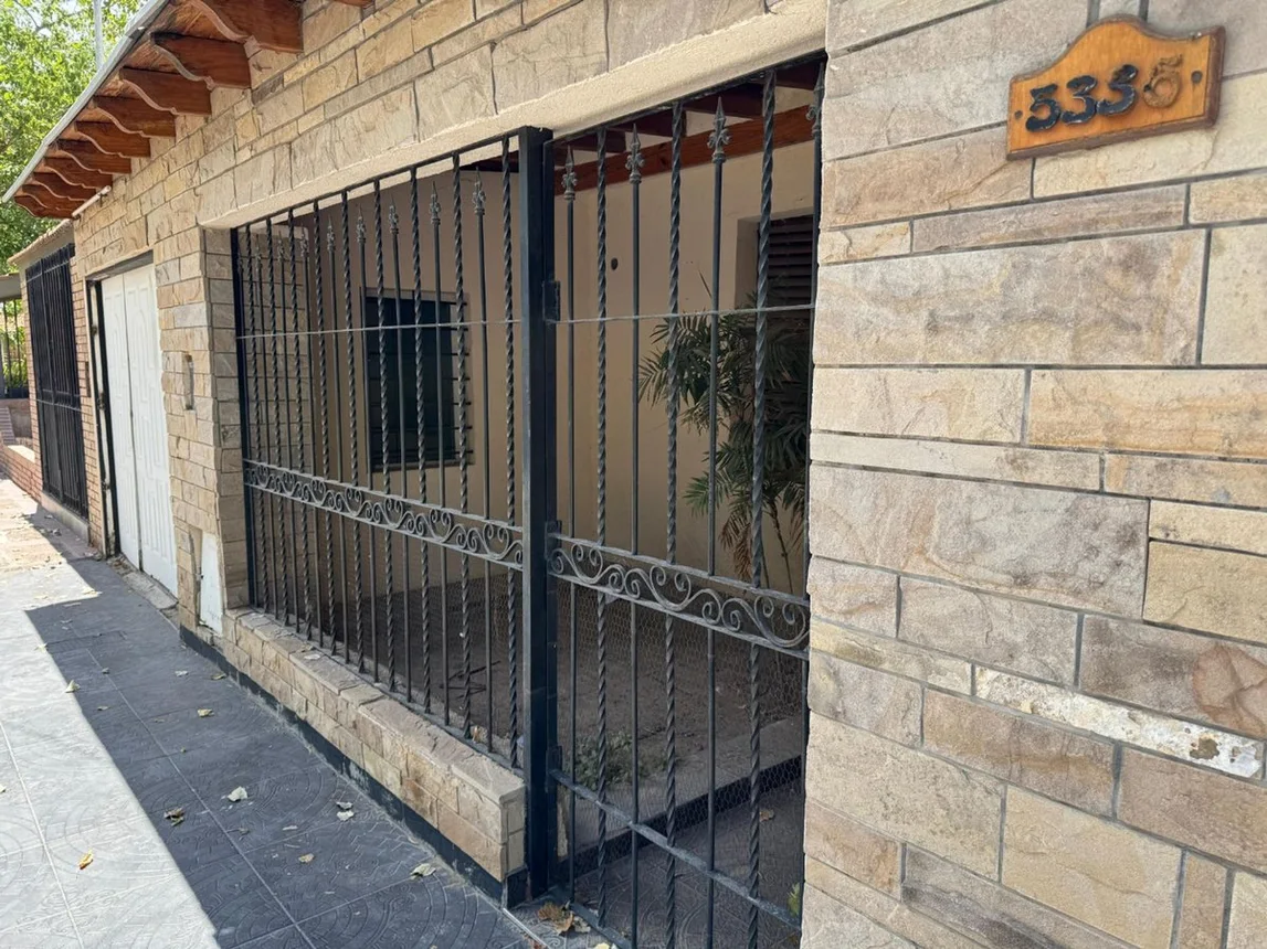 Casa en venta en Guaymallén, foto 2