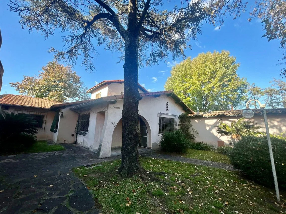 Casa de 6 ambientes en venta en Boulogne, Malabia 3400