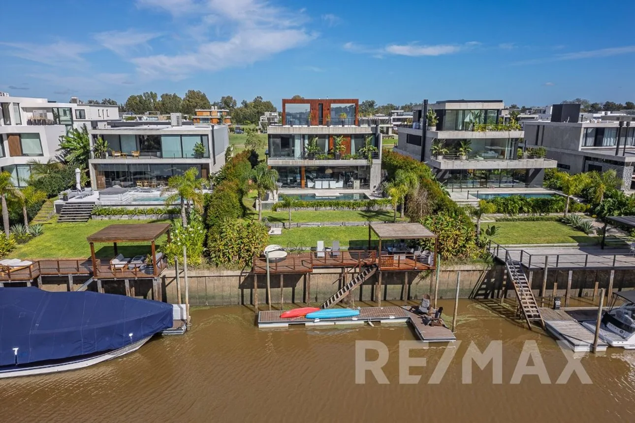Casa de 9 ambientes en venta en Nordelta, Av. de la Ribera 500