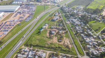 VENTA DE GRAN PREDIO CON DEPÓSITOS-OFICINAS RUTA 1