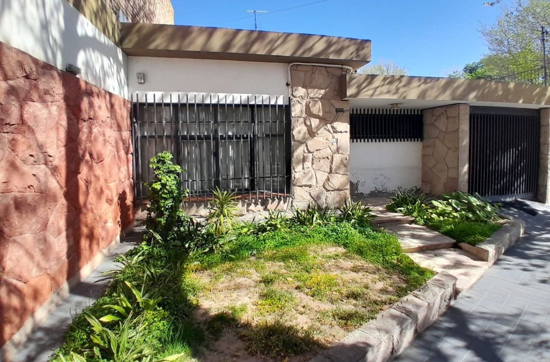 VENTA CASA BENEGAS GODOY CRUZ 3 DORMITORIOS